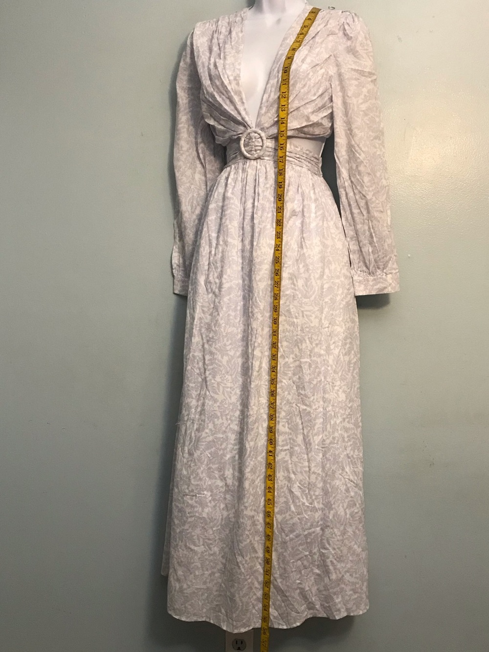 Elegant White Long-Sleeve Maxi Dress with Belt